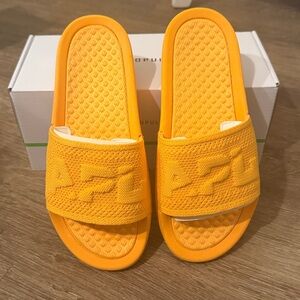 APL Techloom women’s slide mango logo orange size 7 NEW in box